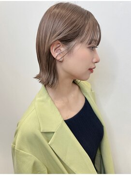 トルネード(TORNADO) シルキーグレージュ 外ハネパーマ 切りっぱなしボブ t109