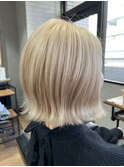 くすみベージュマロンベージュ前下がりボブフェザーショートヘア