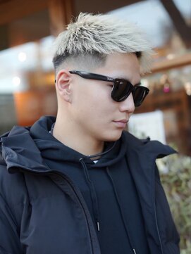 スラッシュ(SLASH) ツイストパーマ/短髪/ホワイトメッシュ/スキンフェード/姫路