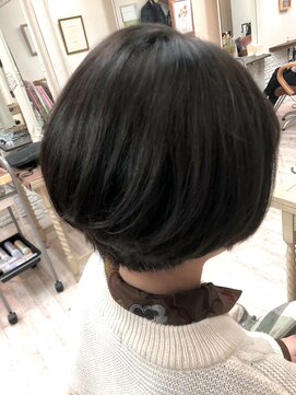 デザイナーズ ファクトリー(Designer's Factory) 【大人女性のシルエット美】 丸みグラデーションショートカット