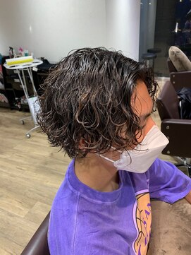 エヌプラス(N+) 波巻きツイストスパイラル刈り上げセンターパートサーフカール