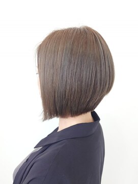 ケンジサナンド(KENJE Sanando) 前下りレイヤーボブ