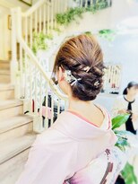 美容室 ティンカーベル シニヨンヘア