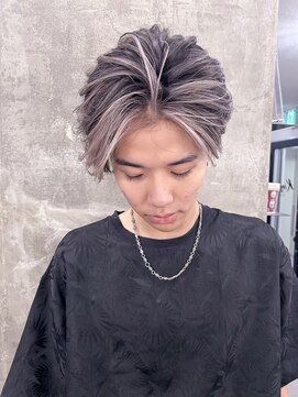 キング 梅田(K!ng) 縮毛矯正髪質改善ハイライトレイヤーカット梅田美容室エクステ