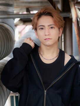 ララルーモ 渋谷公園通り店(LaLarOomo) フェザーショート×透明感ブロンドカラー