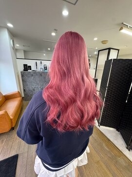 前頭ブリーチ　ピンクカラー　派手髪　韓国風