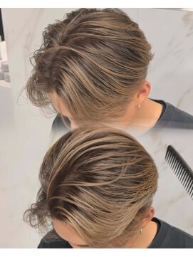 ステラ(STELLA) メンズ/バレイヤージュ/センターパート/ブリーチ＆ダブルカラー