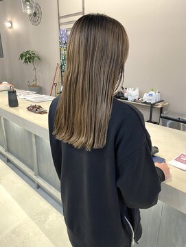 バーチ(BIRCH) 根本が伸びてきても気になりづらいシャドウルーツ