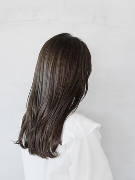 キウ(KIU) ロングレイヤー×オリーブグレージュ