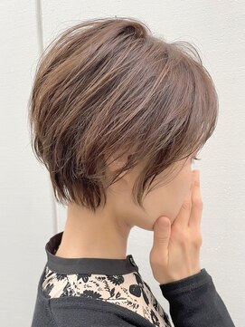 ルーファス メグロ(Ruufus Meguro) 絶壁解消×ひし形×小顔ショート×ミルクティー/30代40代50代