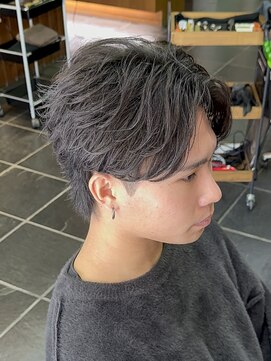 ルアン 大分駅店(ruen) 大分メンズセンターパートフェザーパーマフェザーショート