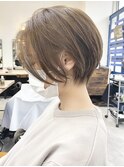 大人美人30代40代くびれショート前下がりベージュカラー