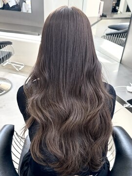 ルイ(ROUIS produced by LUCK 津田沼) ROUIS 津田沼 ダブルカラー/グレージュ/ツヤ髪スタイル