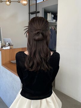 オルセン(OLSEN) オリーブブラウン×ゆるハーフアップ