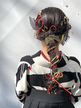 アミカ(Amica) 10代20代人気ポニーテール紐アレンジ/金箔ヘアアレンジ