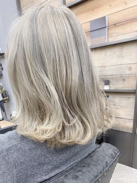 クロムス(clomus) 【clomus】トリプルブリーチ☆ホワイトグレージュカラー