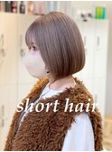 ショートボブ×ミルクティーベージュ