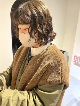 エト 梅田(eto) 前上がりボブのくるくるパーマ