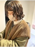 前上がりボブのくるくるパーマ