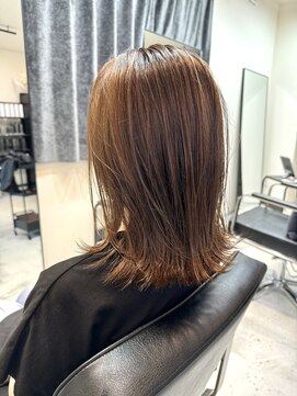 サロンワン(Salon1) 外ハネミディアム