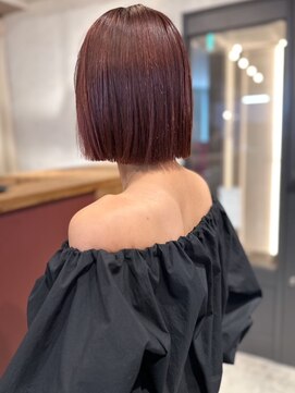 アトリエ(atelier.) 切りっぱなしボブ　ピンクブラウンカラー　艶感　ストレートヘア