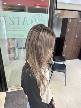 アイズ 本厚木(AIZU) グレージュカラー