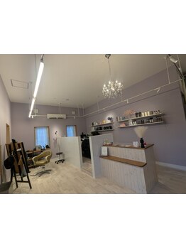 <マンツーマン施術>の贅沢空間で、私だけの PREMIUM TIMEを。リラックスしながら髪を綺麗に育てる。