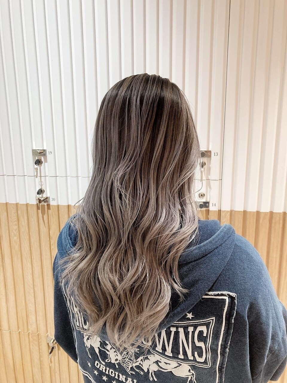 【下田健太】イヤリングカラーピンク切りっぱなしボブ髪質改善