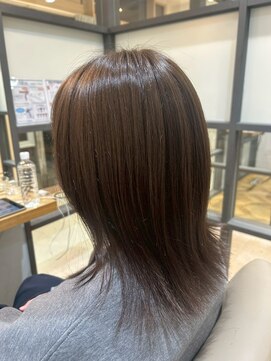 小顔レイヤーカットミディアムスタイル暗髪グレージュカラー