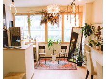 アオ(AO)の雰囲気(お連れの方も待ち合いスペースでゆったり過ごせます。)