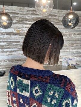 イースブルーレア(Y’s BLUE le'a) ショートボブ