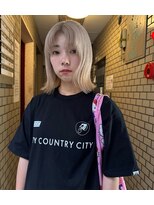 シイ(SIE) ブロンドベージュ / ハイトーンボブ