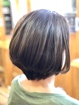 ララテラス(LaLa Terrace) カーキグレージ×前下がりショートボブ