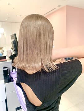 アフロートリノ(AFLOAT Leino) 【修】20代30代40代◎透明感カラー×韓国切りぱなしボブ