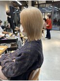 【mee.】ヤジマ パツッとボブ ブロンドベージュ