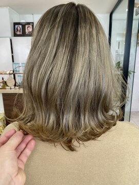 レクタ(recta) 大人30代40代グレージュグラデーション外ハネボブ