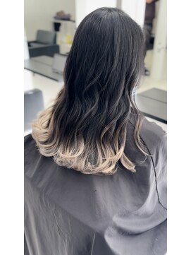 アライブ ハラジュク(ALIVE harajuku) 【ALIVE 夕貴】ホワイトシルバーグラデーションカラー