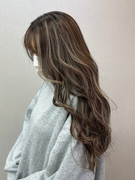 リングバイモアムー(Ring by Moremuu) issy  ハイライトスタイル