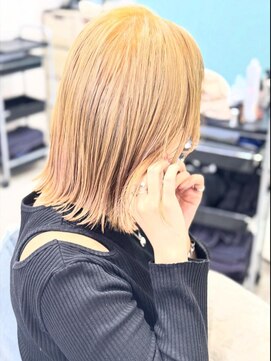 エルフ(elf) ストレートボブ×ハイトーンカラー