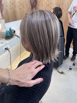 シェルハ(SHELHA) ハイライトカラー/白髪ぼかし/ボブ