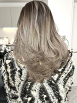 ヴレ(vrai)&nbsp;バレイヤージュ/シャドールーツ/エアータッチ/ブリーチ