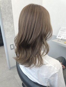 トッカ 茨木(tocca) 大人のための透明感グレージュ