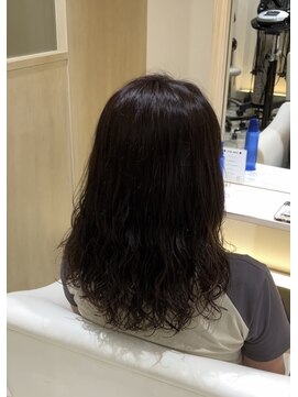 シアン 栄店(CYAN.) 3ヶ月前のパーマを活かしてメンテカットカラー