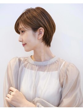 アイスバーグ(eyesburg) 似合わせカットくびれショート丸みショートボブハイライトカラー