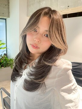 シオン(shion) 顔周りレイヤー韓国ヘアブリーチ似合わせカット_F51385