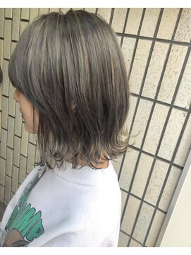 ヴィークス ヘア(vicus hair) シークレットハイライト×パールグレージュ by田渕英和