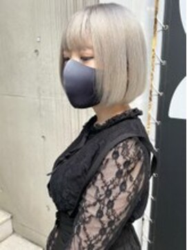 オズ 梅田店(OZ) ホワイトミルクティーアッシュ×前下がりボブ☆小顔カット