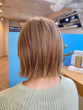 キサイ バズ(kisai BUZZ) ぱつっとボブ×ベージュ