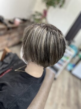 美容室ふくろう ハイライトカラー(ハイライト多め)