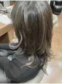 チャコールグレー